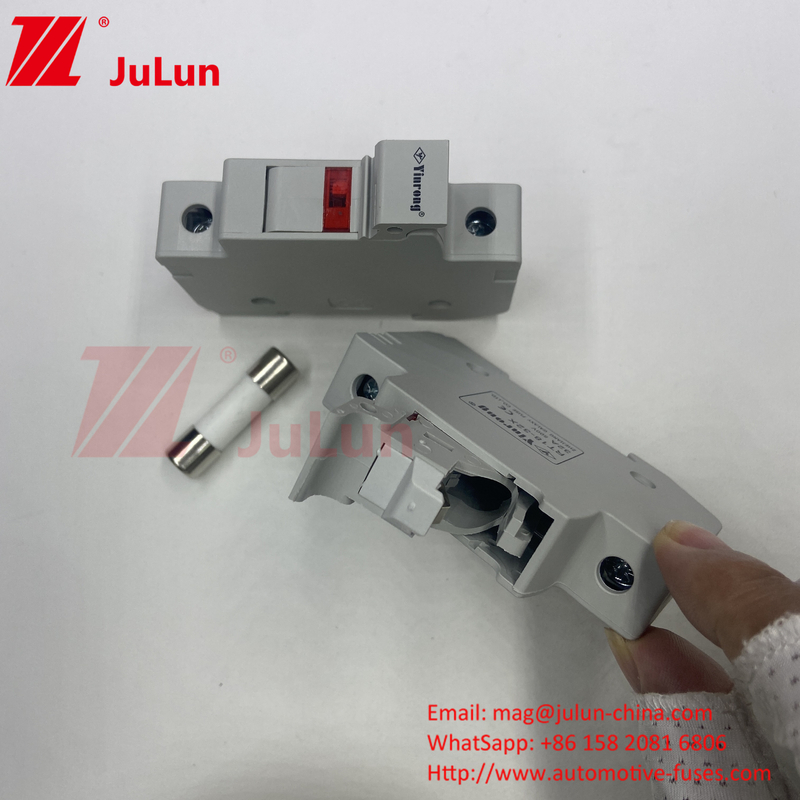 Certified Solar PV Bus Box Fuse For Photovoltaic Module Protection CE Electric Solar PV Fuse Holder PV-32 100