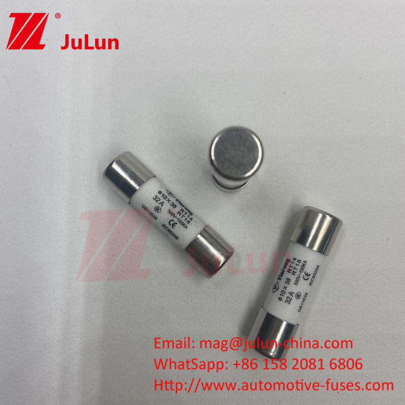 10*38mm FUSE 15A 690VDC Panel Mount Solar PV Fuse For Robust PV String Protection
