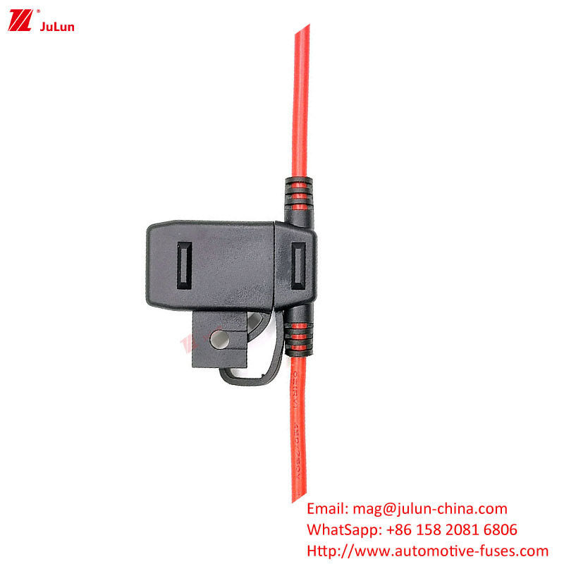 Auto Parts Fuse Holder For Fuse Type 32V Rated Voltage Circuit Breaker Long Time Copper Contact PVC Flame Retardant